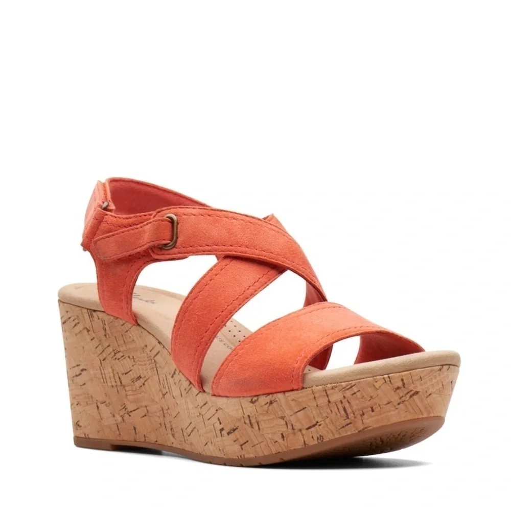 Clarks NWT Rose Way Wedge Sandal in Grenadine in Sz 7W